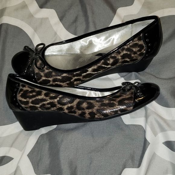Gray animal print wedge ballet slipper - Picture 3 of 8